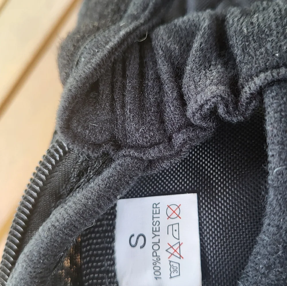 NWT Dog Carrier Frontpack. Black. Side Zips. Great For Busy Places Size Small